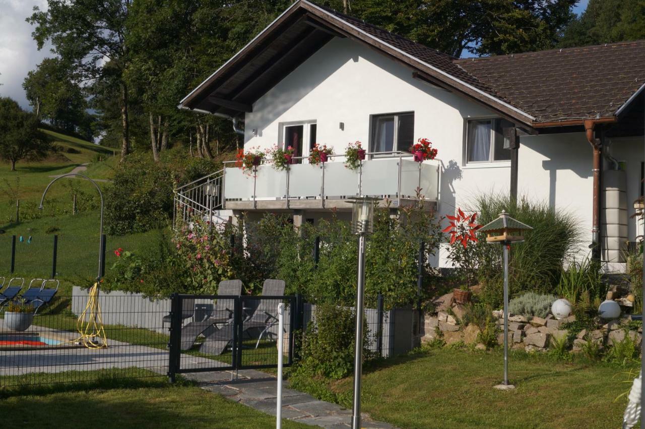 Traumhafte Ferienwohnung Mit Pool Штайнен Экстерьер фото